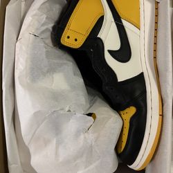 Jordan 1 Retro High Og “Taxi” 🚕 size (11M). DS(New). Now Available! $180. Cash. steal‼️🤗 Trades Always welcome. 