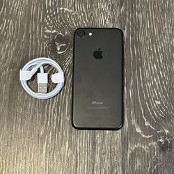 iPhone 7 UNLOCKED FOR ALL CARRIERS!