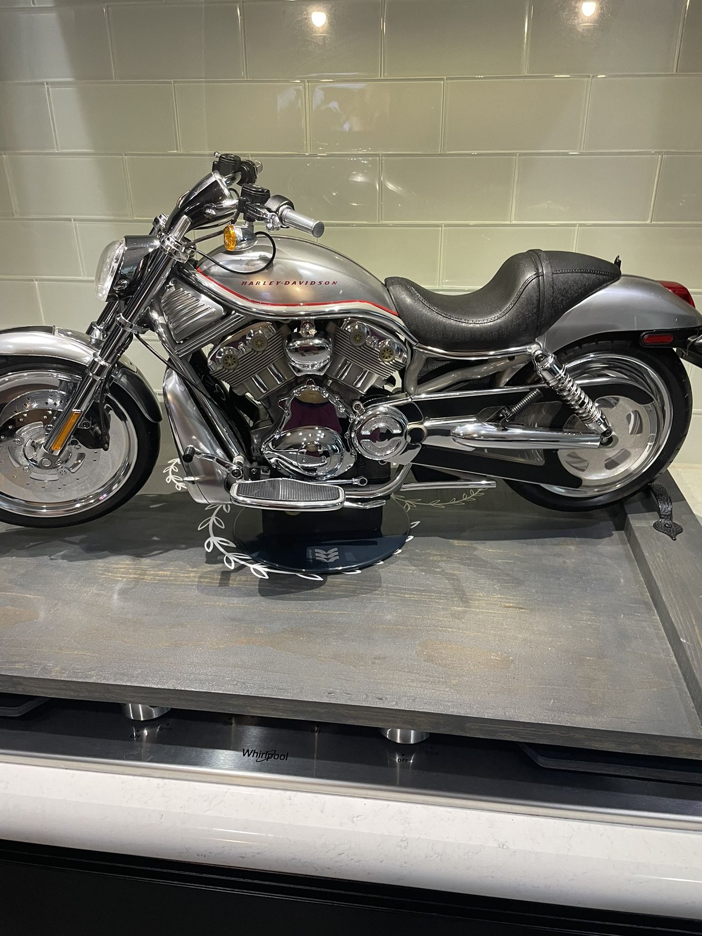 New Bright Harley Davidson R/C V- Rod Motorcycle