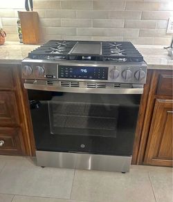GE Stainless Steel Gas Range with Air Fry