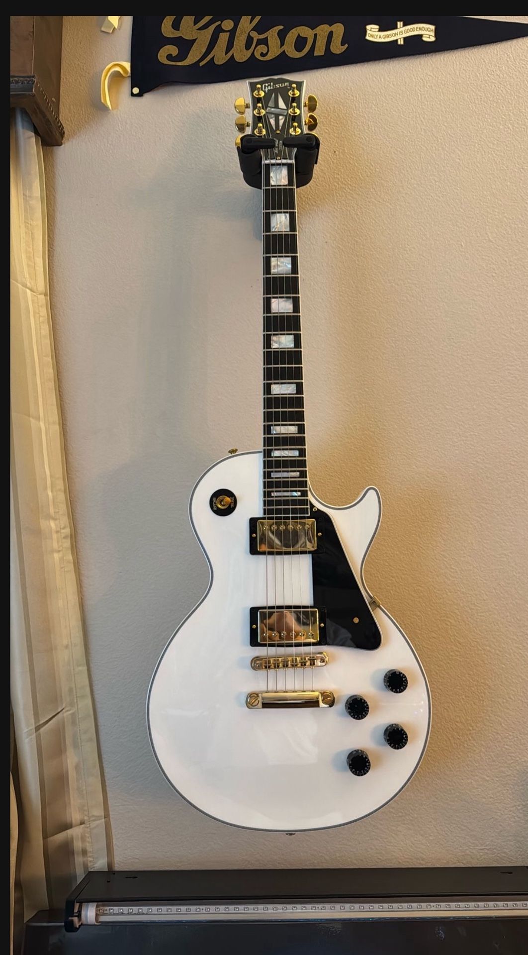 2024 Gibson Les Paul Custom Alpine White
