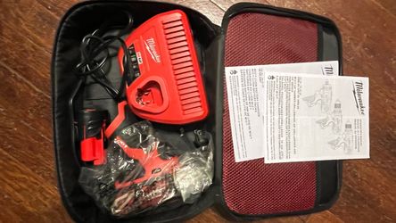 Milwaukee M12 Drill/Driver Kit with Charger
