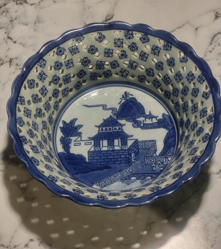Chinese Vintage Reticulated Procelain Bowl