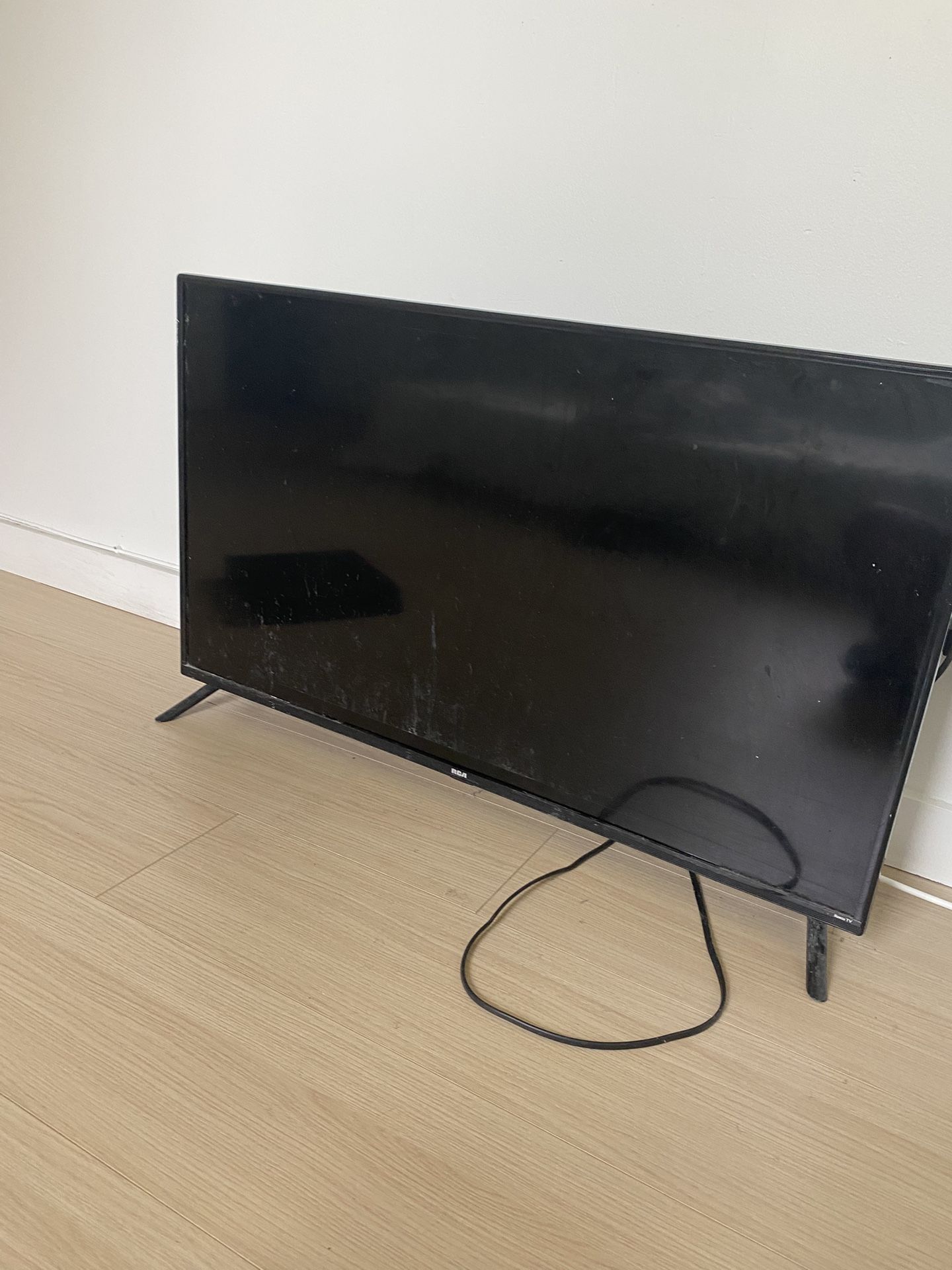 Roku tv 42’in (PICK UP TODAY FOR DISCOUNT)