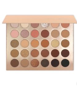Kara Beauty The Essentials Pro Shadow Palette 