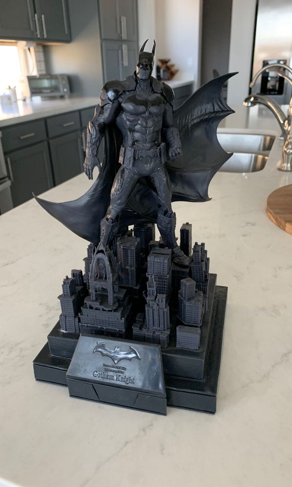 gotham statue