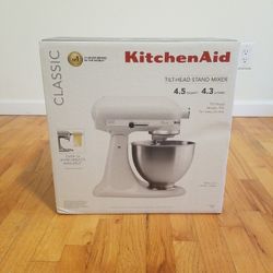 KitchenAid Tilt Head Mixer- Turquoise (With Attachments!) for Sale in  Seattle, WA - OfferUp