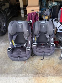 One price for two Maxi Cosi car seat.