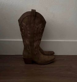 Boots- 7.5