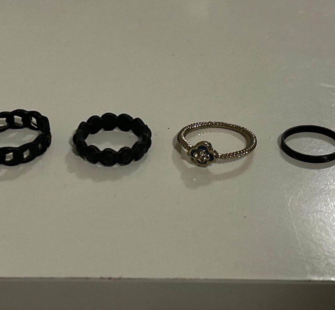 CUTE BLACK RINGS