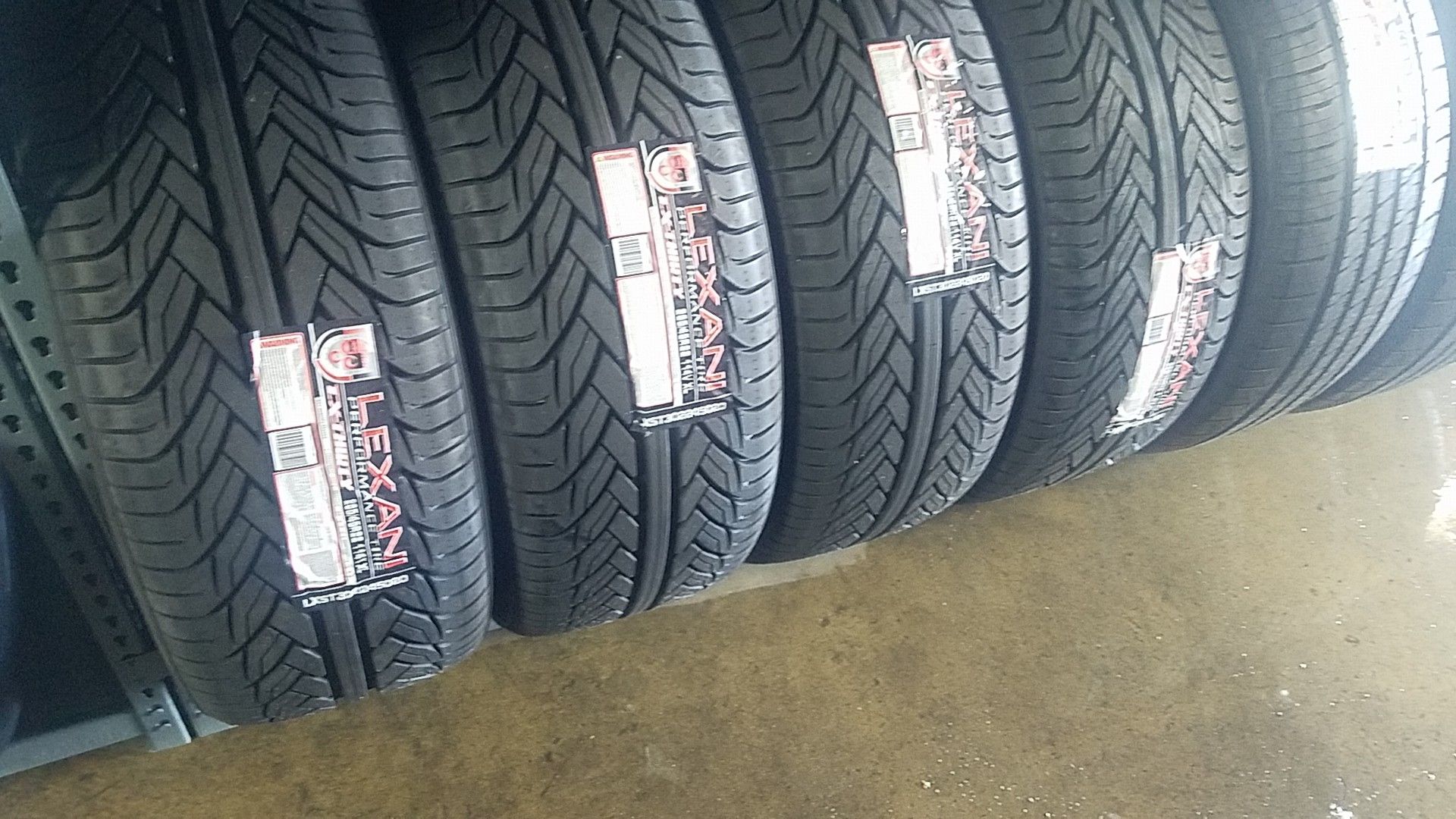 Lexani 285/45R22 LX-THIRTY 114V XL
