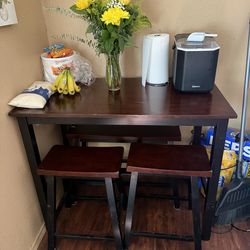 Table with 2 stools and 1 bench