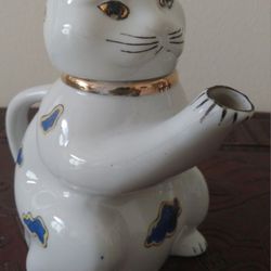 Gold Castle. Chikusa. Made in Japan. Cat Teapot. From The 50's.