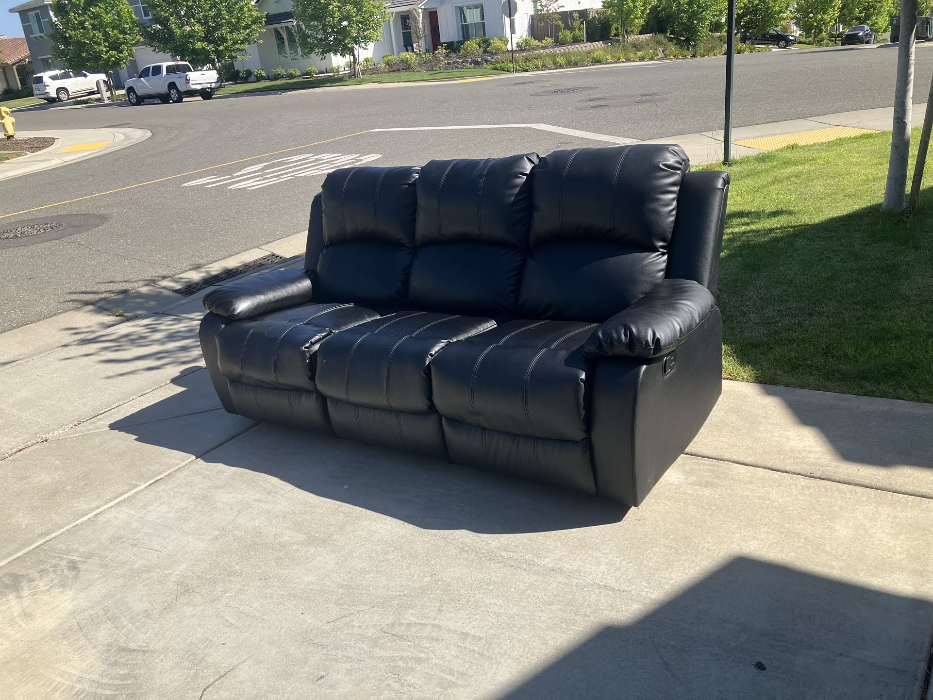 FREE DELIVERY - Beautiful Leather Recliner