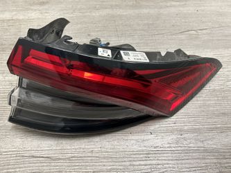 2020-2024 Maserati Levante Right Side Outer Tail Light