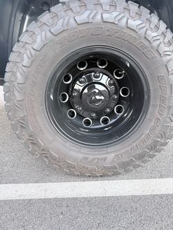 Toyo Open Country R/T Trail Tire on Black Ram Wheel