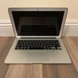 i7 Macbook Air Mid 2013 with 256 GB SSD, 8GB Ram, and Big Sur OS