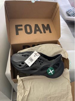adidas Yeezy Foam RNR Onyx
