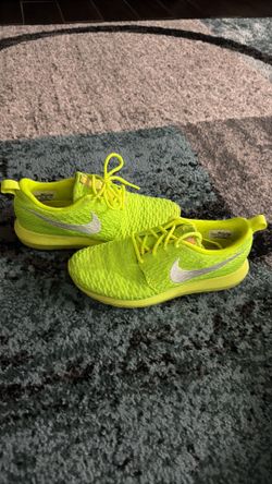 Woman’s Nike neon shoes size 7