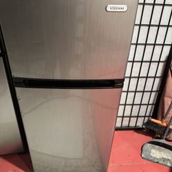 Mini Fridge With Freezer Works Very Good