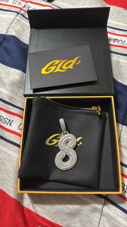 Gld S pendant