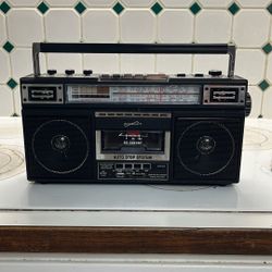 BOOMBOX Supersonic Retro 4-Band Radio & Cassette Player with Bluetooth (SC-3201BT)