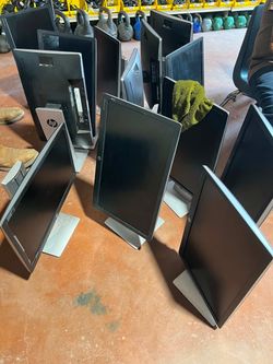 Monitors HP 19 inch Vga, display port and HDMI.  Fully tested  Our operation days: Monday to Friday from 10am to 530pm  Our location: 2945 W McDowell 