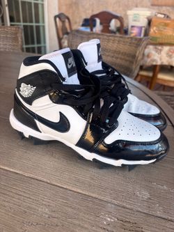Baseball cleats