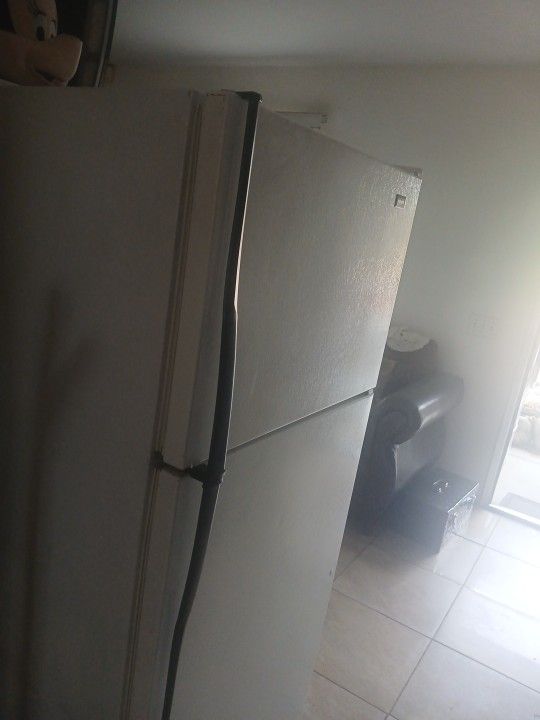 Roper Refrigerator