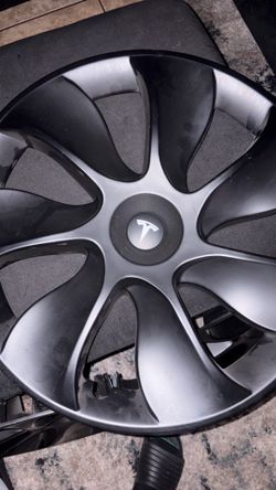 Tesla cover rims
