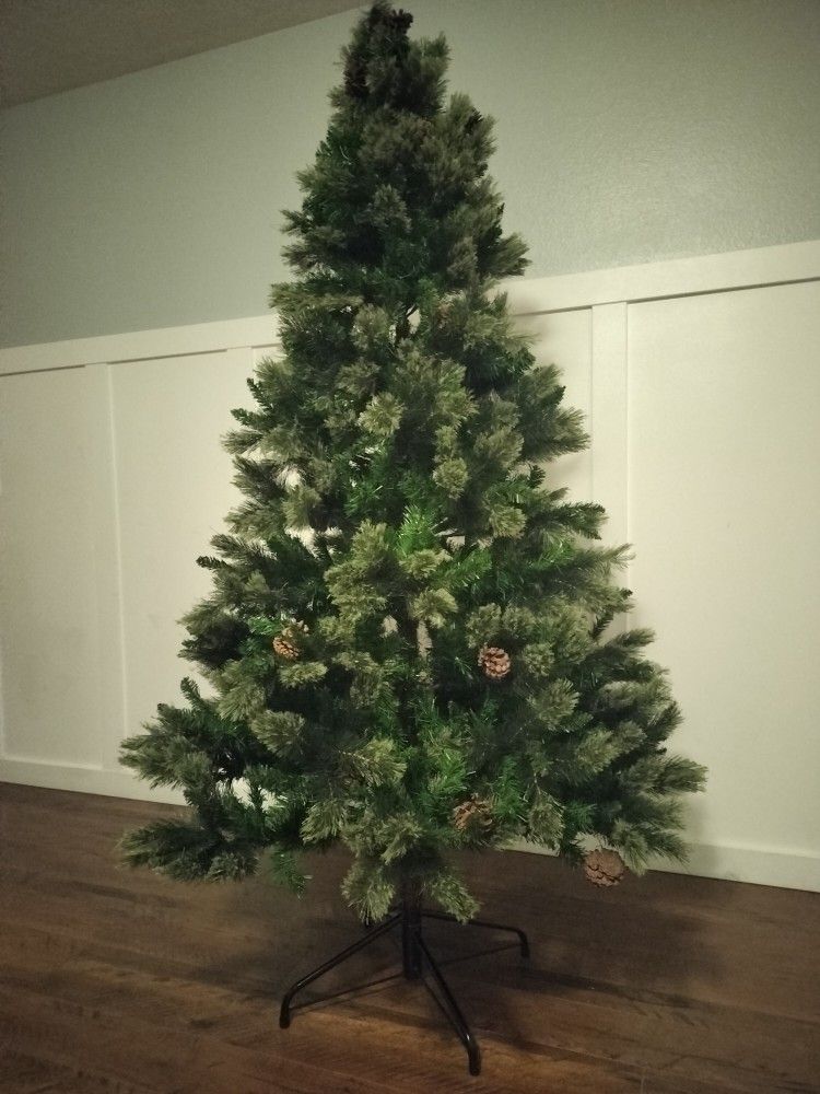 7' Unlit Nashville Pine Xmas Tree