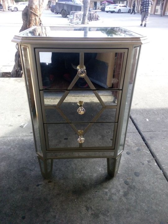 GLASS DRESSER