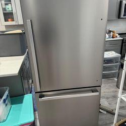 Hisense Refrigerator  $450 Price Reduced