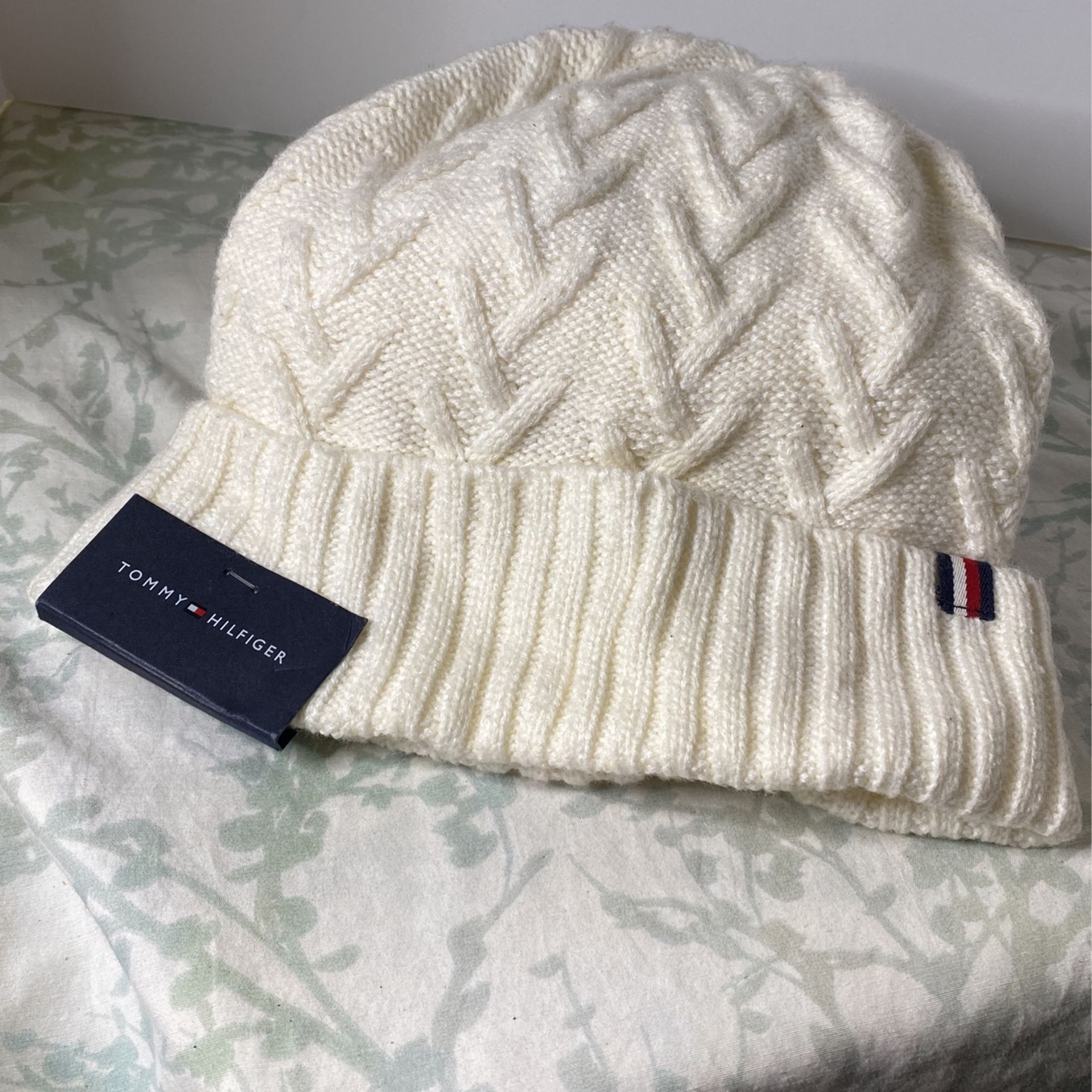 NEW  Tommy Hilfiger Knit Beanie   