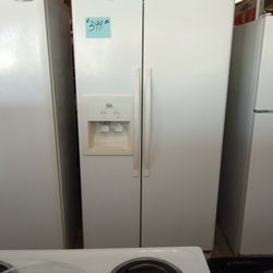 Roper Side By Side Refrigerator White Ex Large 36" Warranty . Delivery Available . 2203 Fowler St. 33901
