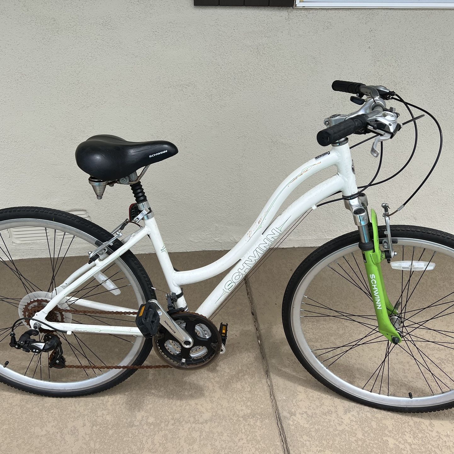 schwinn 700c hybrid bicycle Men's Trailway 700c/28" Bike Road bikes are great for speed and fitness Schwinn Glenwood Hybrid 700c Bicycle