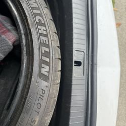 265/35/19 Michelin Tire (1 Only)