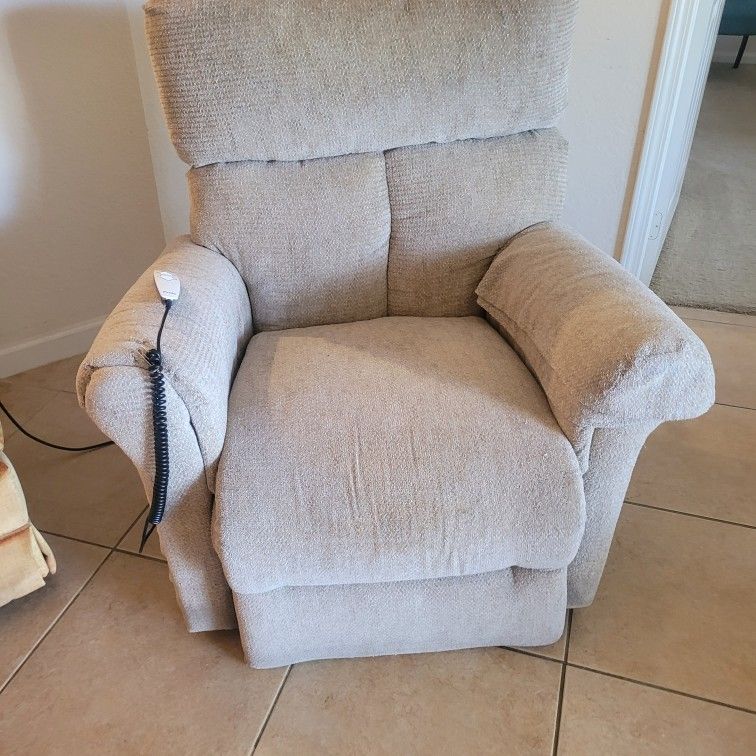 ⛔️LIFT CHAIR SALE⛔️Work Great💯U CHOOSE😍This Weekend Only🙂Priced to Sell Quick🏃🏼♀️🏃🏼DONT WAIT