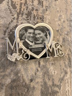Mr and Mrs heart shaped picture frame 4in x 4 in