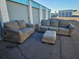 Couch Set Light Brown 🟤 Color Located In Mesa Main Street And Gilbert Rd 