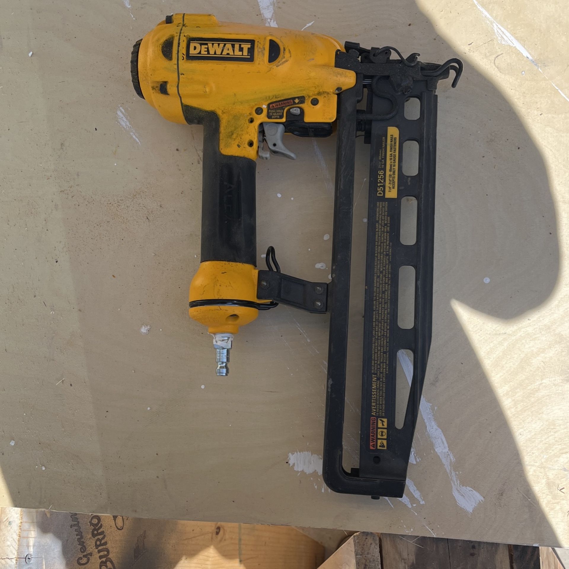 Dewalt 16 GA. Finish Nailer Pneumatic