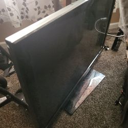 LG tv 40 in 30 bucks