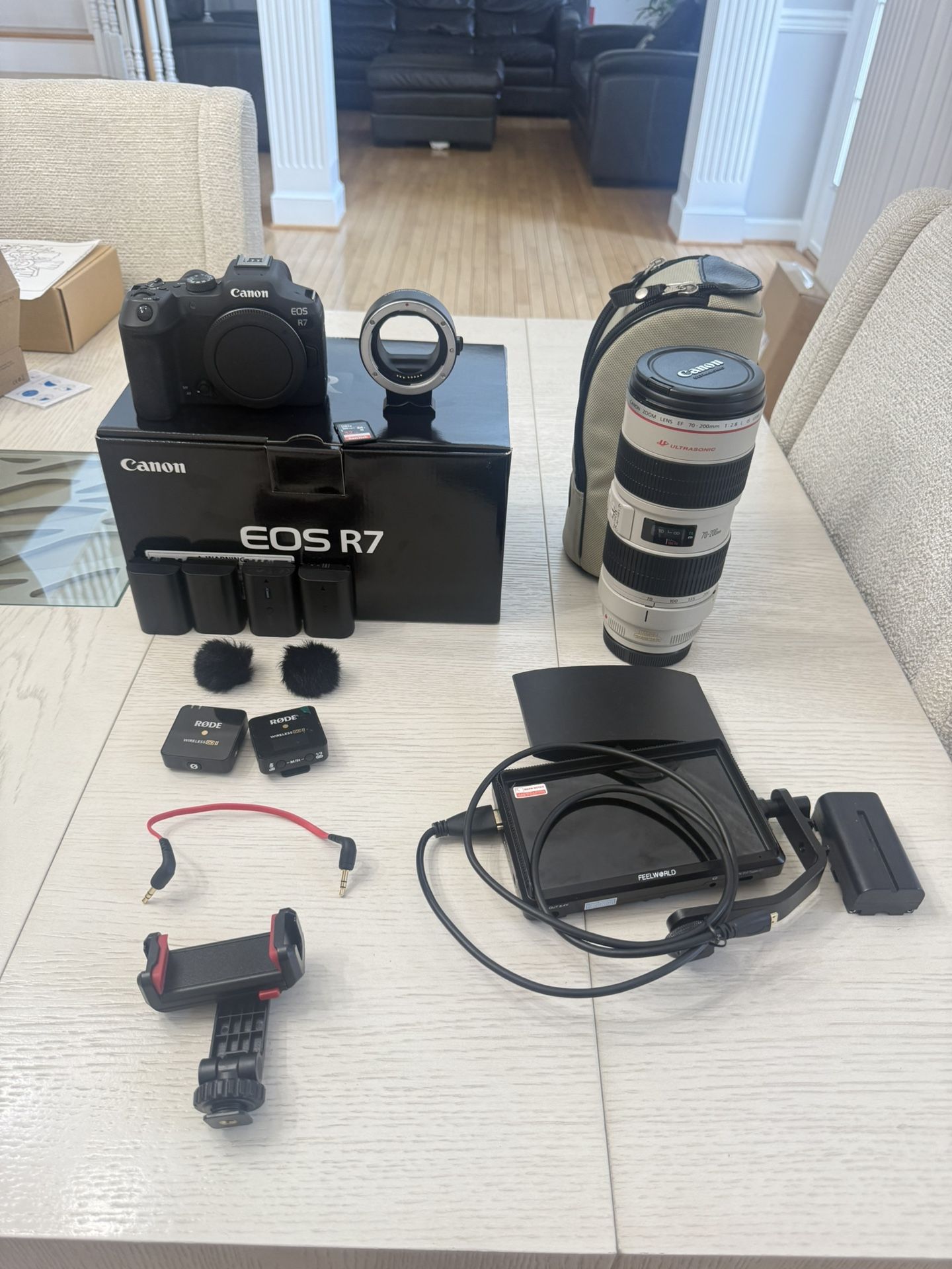 Canon R7 Bundle  F2.8 70-200 Monitor Battery And Rode Mic
