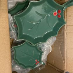 Temptation Christmas Leaf Set 