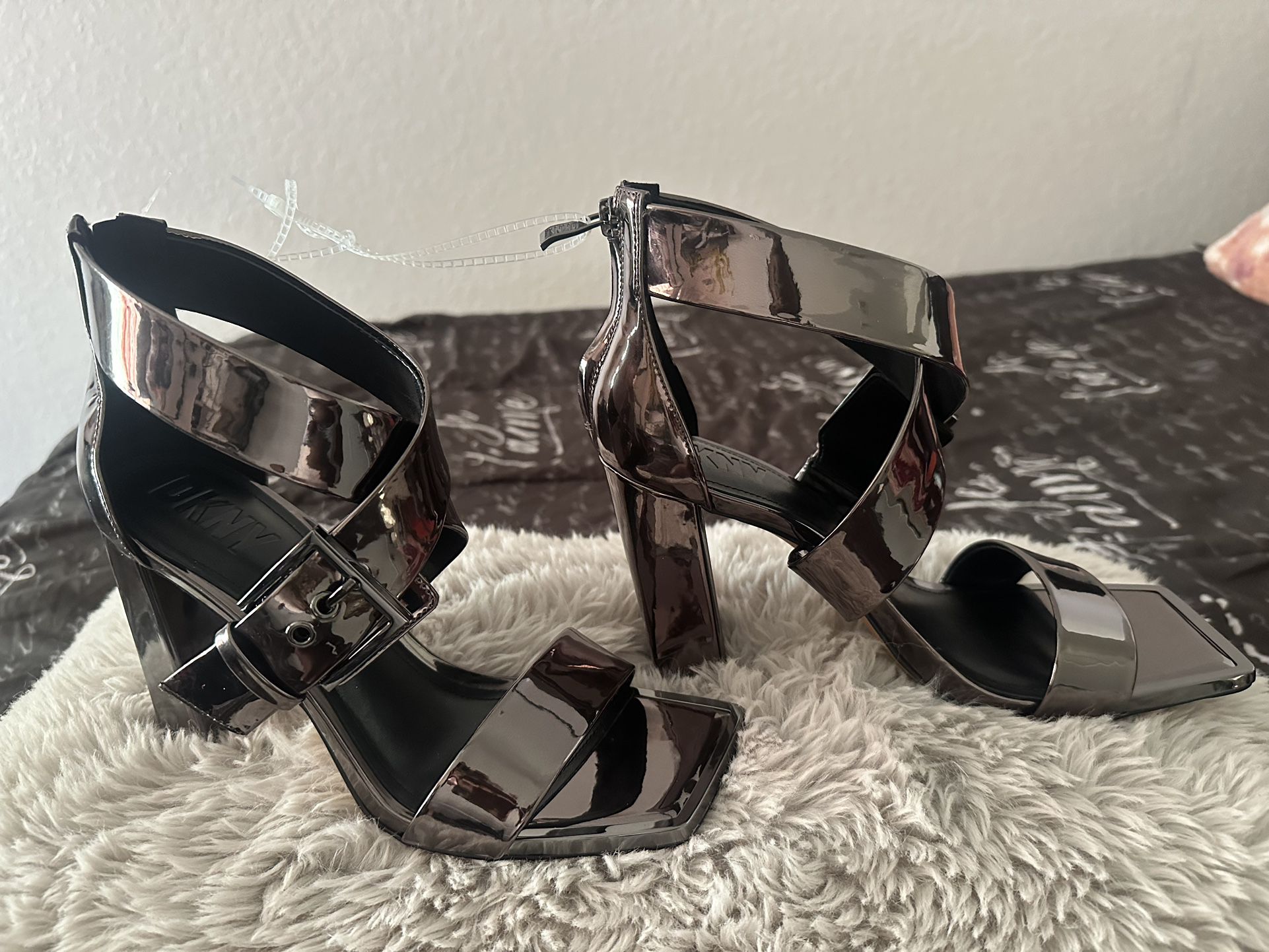 DKNY heel sandals/ brand new / Size 10
