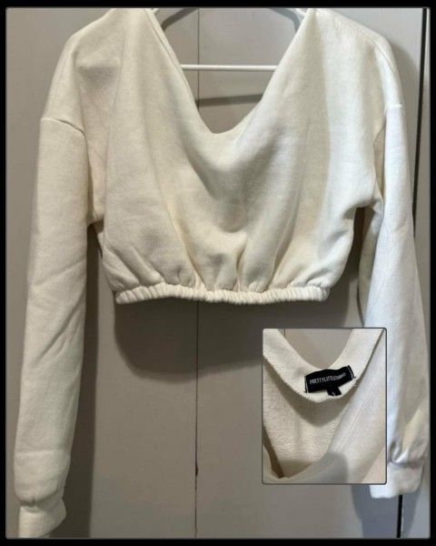 PRETTY LITTLE THING CREAM WHITE CROPPED OFF THE SHOULDER V-NECK SWEATER LONG SLEEVED BLOUSE CROP TOP