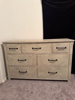 7 Drawer Dresser