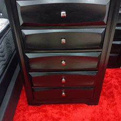 *Holiday Sale Event*---Monte Bold King Bed And Chest Sets---Now $499---Delivery And Financing👍