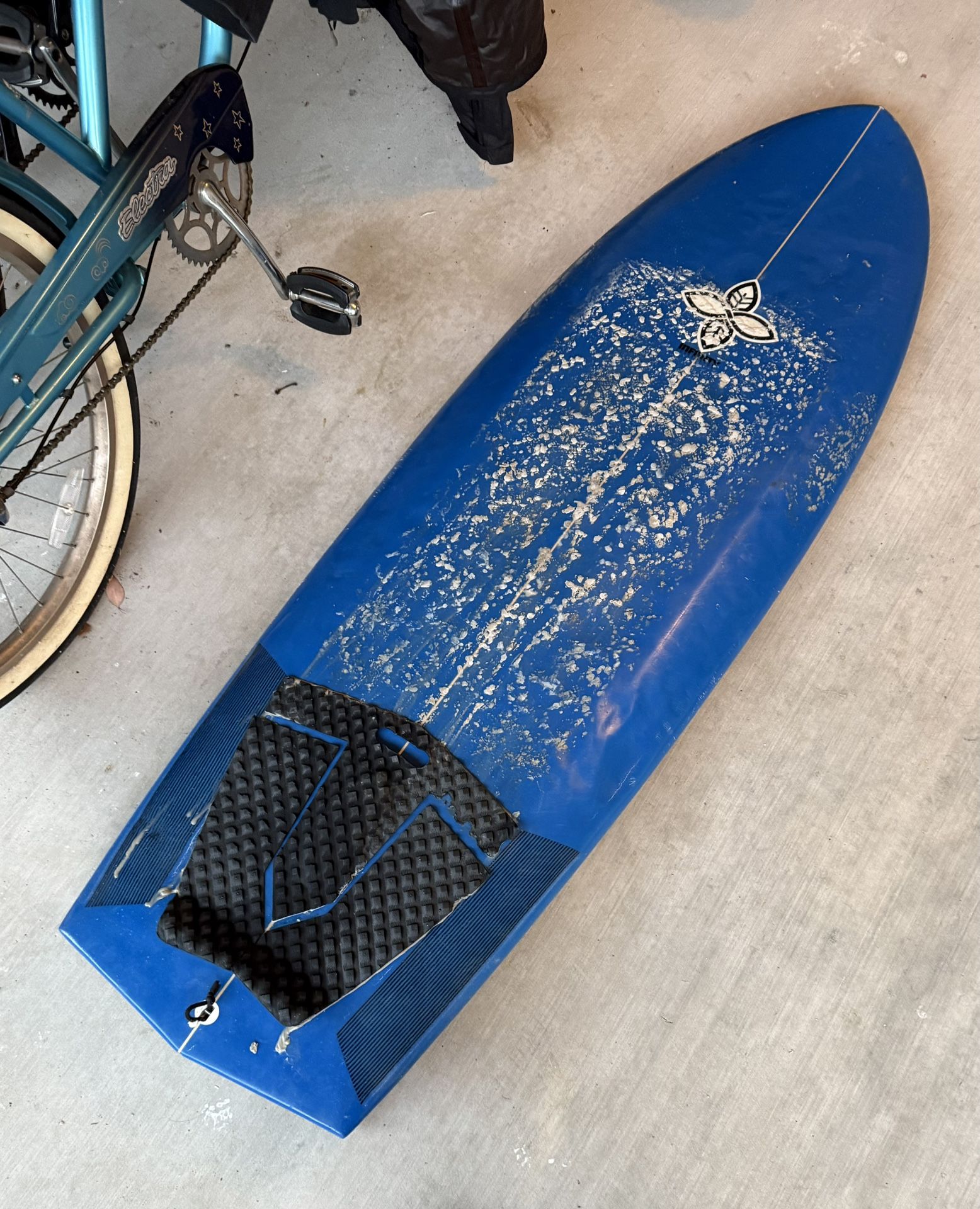 Infinity tombstone Surfboard 5’ 9”