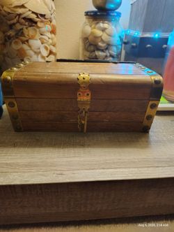 Vintage Wooden Hinged Jewelry / Keepsake Box w/ Brass Fitting